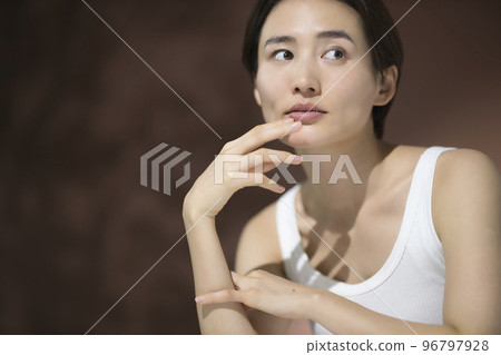年輕女子的美麗 年輕女子的美麗 96797928