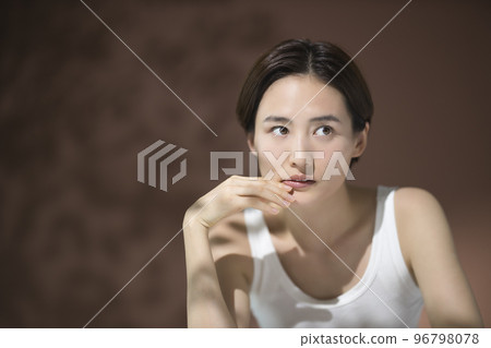 年輕女子的美麗 96798078