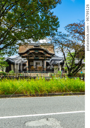 Chrysanthemum Gate of Higashi Honganji Temple in Shimogyo Ward, Kyoto City 96799126