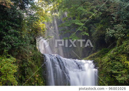 Jion Falls (Kusu Town, Hita City) and light beams 96801026
