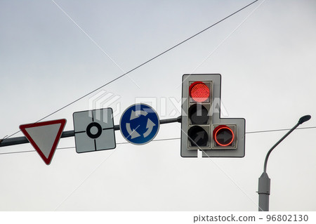 Red traffic light on gray sky background 96802130