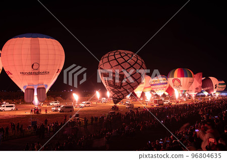 晚上熱氣球停泊 晚上熱氣球停泊 96804635
