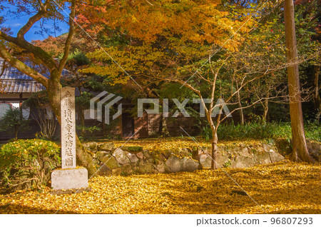 Honbo Garden at Kiyomizu Temple (Miyama City, Fukuoka Prefecture) 96807293
