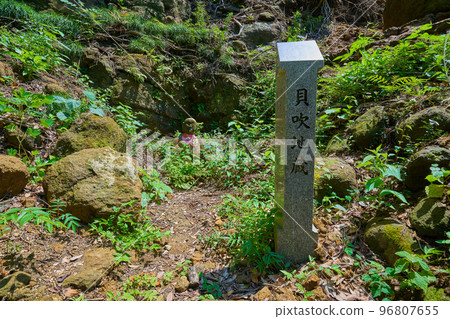 Kaibuki Jizo on Mt. Tendai in the Kamakura Alps (Tenen Hiking Course) in Kanagawa Prefecture 96807655