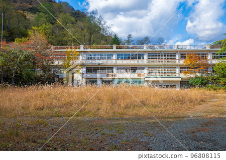 Former Ashio Municipal Motoyama Elementary School Nostalgic school building Autumn scenery 96808115