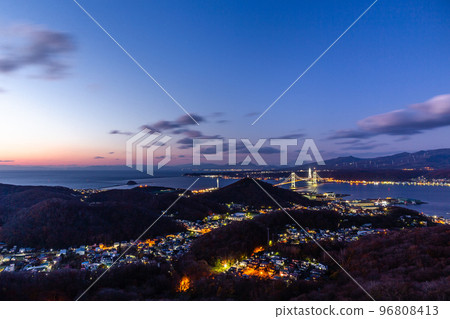 從北海道速陵山展望台看到的室蘭夜景 96808413