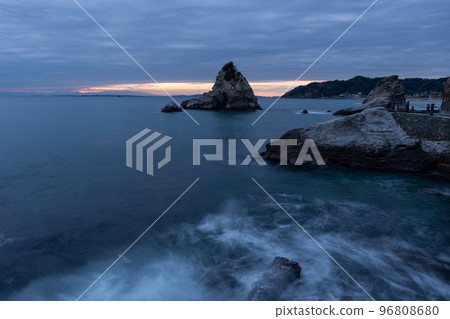 Evening view of Toyooka Coast Sparrow Rock 96808680