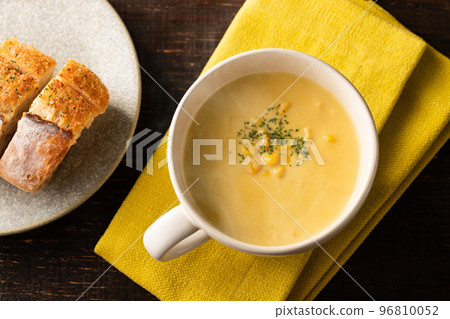 用溫和的蒸汽加熱玉米濃湯 96810052