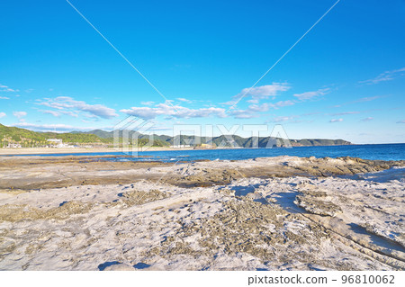 [Shihara Beach (Senjojiki in Shihara)] Hioki, Shirahama Town, Nishimuro District, Wakayama Prefecture 96810062