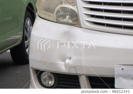 Dents and scratches on the front bumper Dents and scratches on the front bumper 96812341