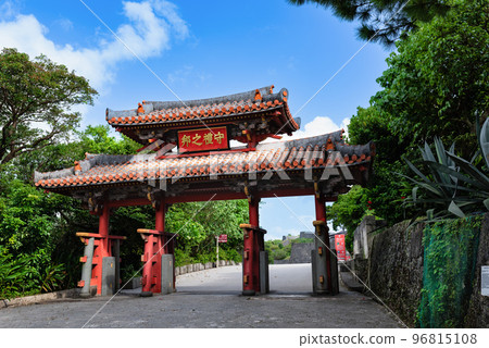 琉球王朝首里城守禮門 96815108