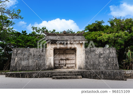 琉球王朝首里城花園 Hyan Utaki 石門 琉球王朝首里城花園 Hyan Utaki 石門 96815109