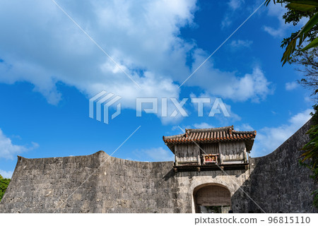 Ryukyu Dynasty Shuri Castle Garden Welcome Gate 96815110