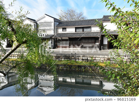 晴朗的秋天天氣的倉敷美觀地區 96815169