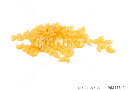 Elbow macaroni isolated 96815841
