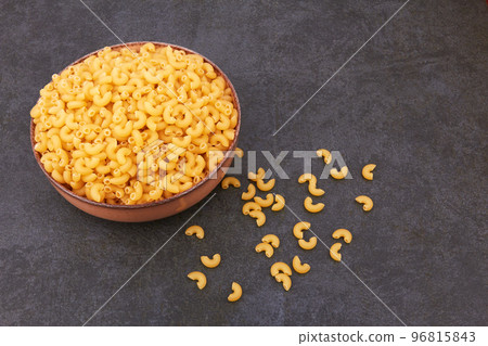 Elbow macaroni on black Elbow macaroni on black 96815843
