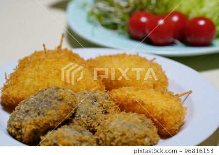 Fried shiitake mushrooms and onions on the table Fried shiitake mushrooms and onions on the table 96816153