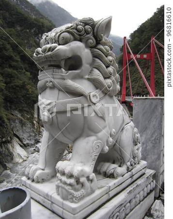 充滿神秘色彩的神使靈獸，它的名字叫駒奴！台灣太魯閣峽谷 96816610