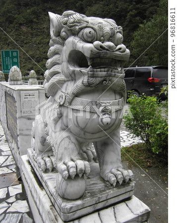 充滿神秘色彩的神使靈獸,它的名字叫駒奴!台灣太魯閣峽谷 充滿神秘色彩的神使靈獸,它的名字叫駒奴!台灣太魯閣峽谷 96816611