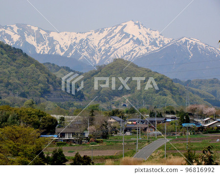 從關越高速公路 PA 出發的谷川岳 96816992