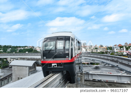 沖繩縣那霸市沖繩城市單軌電車浦添前田站附近 96817197