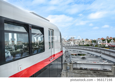 沖繩縣那霸市沖繩城市單軌電車浦添前田站附近 96817198