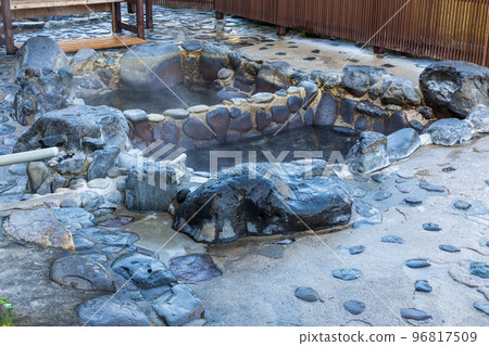 日本鳥取縣三朝溫泉河浴美景 96817509