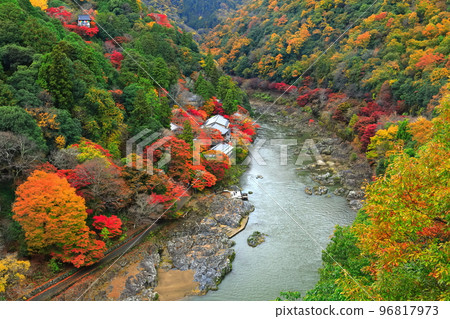 [Kyoto Prefecture] Hozu River Ride with Autumn Leaves (Arashiyama Katsura River Rankyo) 96817973