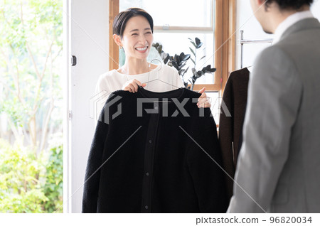 已婚夫婦和逛街約會的情侶不應被誤解的問題“哪一個適合你？” 96820034