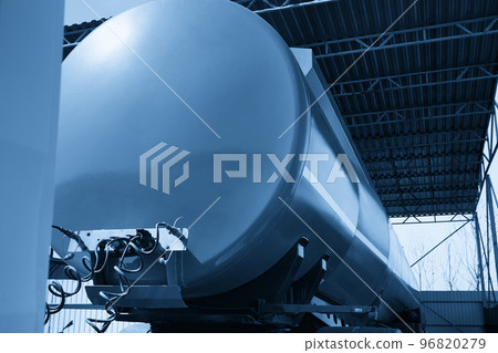 Special vehicle for transporting water and other technical fluids or gas, truck with tank Special vehicle for transporting water and other technical fluids or gas, truck with tank 96820279