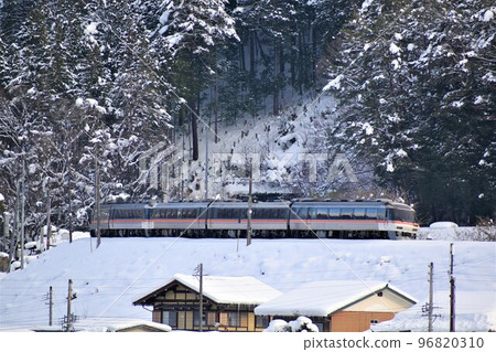 穿越雪山的特快飛騨 96820310