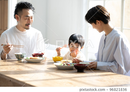 愛美光的孩子們的餐桌 96821836