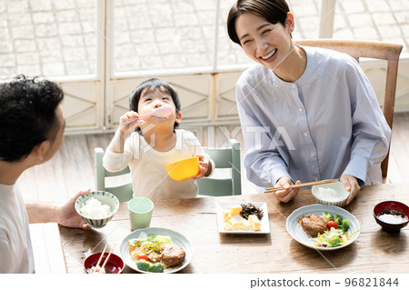 A dining table with children who love rice A dining table with children who love rice 96821844
