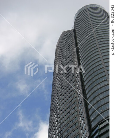 Roppongi Hills soaring in the winter sky Roppongi Hills soaring in the winter sky 96822042