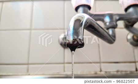 水龍頭漏水 96822507