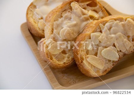 caramel almond rusk 96822534