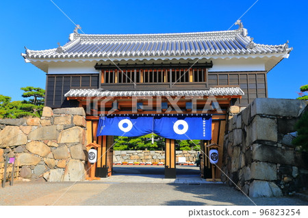 [香川縣]高松城堡Sakuragomon（Tamamo公園）晴朗的天氣 96823254