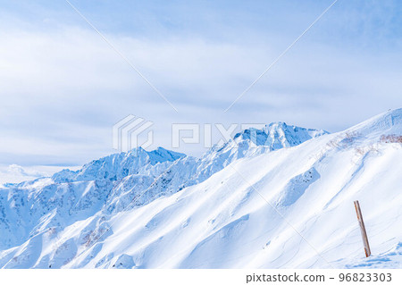 【冬季素材】雪季的唐松山登山【長野縣】 96823303