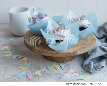 Cupcakes with butterfly decorations 96827230