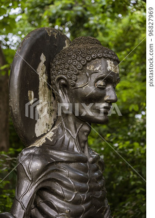 Wat Jed Yod, built in 1497, is a large active temple where monks live and study, and is seldom Wat Jed Yod, built in 1497, is a large active temple where monks live and study, and is seldom 96827969