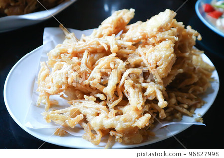 fried mushroom or deep fried Mushroom or fried golden needle mushroom 96827998