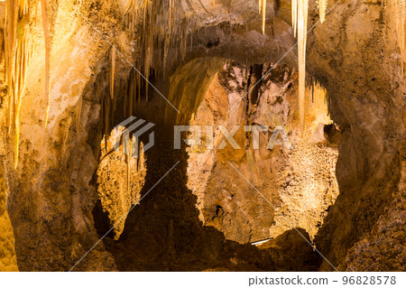 Cave 96828578