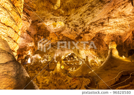 Cave 96828580