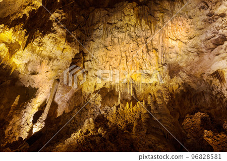 Cave 96828581