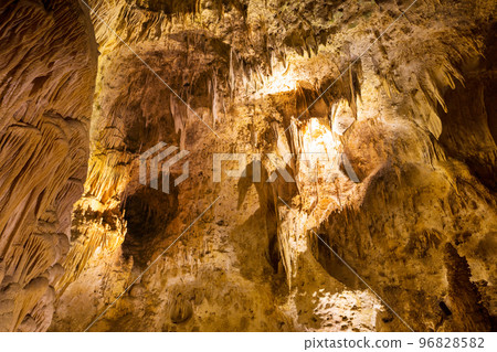 Cave 96828582