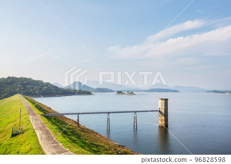 Lake on Sri Lanka 96828598