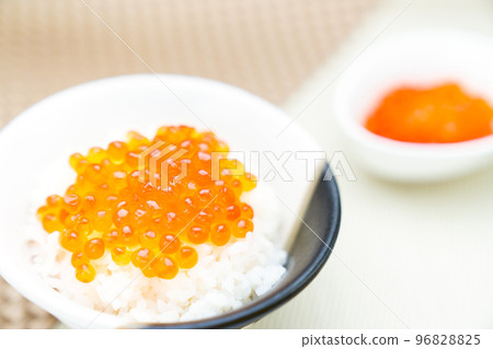醬油醃三文魚子飯 96828825