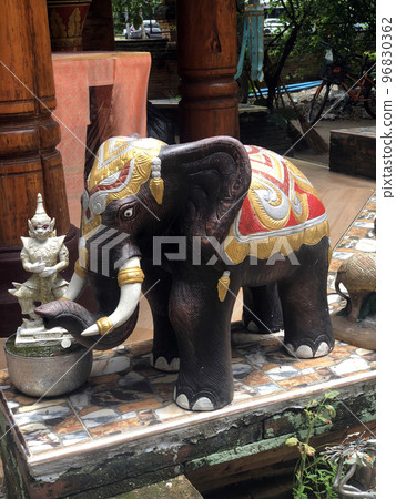 Small Black Elephant Statue Small Black Elephant Statue 96830362