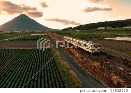 Kamiakudake在他的背上 Kamiakudake在他的背上 96832350