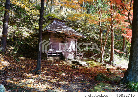 Hall of the ancient Myokenzan Kokusekiji Temple Hall of the ancient Myokenzan Kokusekiji Temple 96832719